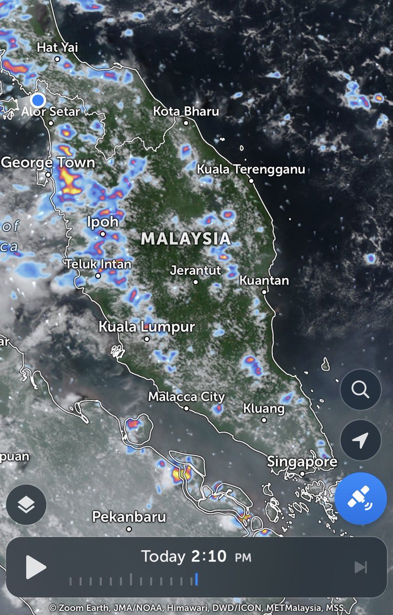 IzzraifHarz's tweet photo. Classic fasa peralihan monsun thunderstorm.

Land heats up, while the sea breeze brings in moisture. Warm, moist air rises and forms clouds. If the atmosphere is unstable enough, they grow into thunderstorms with lightning &amp; heavy rain.

That’s what we’re seeing. Take care!! ⛈️ https://t.co/U3XBbU8OkK