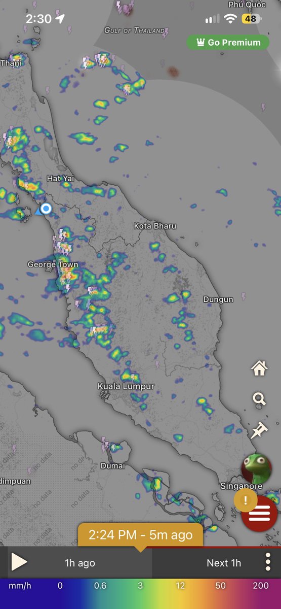 IzzraifHarz's tweet photo. Classic fasa peralihan monsun thunderstorm.

Land heats up, while the sea breeze brings in moisture. Warm, moist air rises and forms clouds. If the atmosphere is unstable enough, they grow into thunderstorms with lightning &amp; heavy rain.

That’s what we’re seeing. Take care!! ⛈️ https://t.co/U3XBbU8OkK