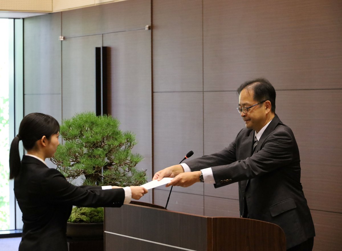 NTA_Japan's tweet photo. 【#東京国税局 採用関係情報】

🌸2026年度国税専門官採用内定式🌸開催！

内定通知書の授与や先輩職員とのパネルディスカッションを実施✨
内定者の皆さんと一緒に働ける日を、職員一同楽しみにしています‼️

#公務員 #就活 #27卒 #28卒 https://t.co/QqNKsj5KkF