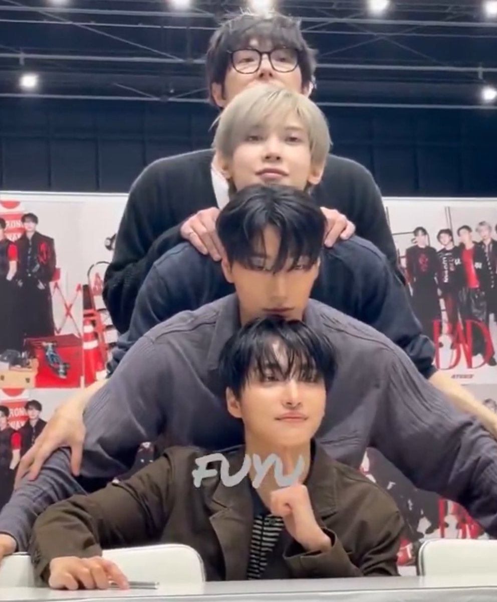 Were436's tweet photo. mom’s kids                           dad’s kids

#ATEEZ https://t.co/PT4GrBHlf3