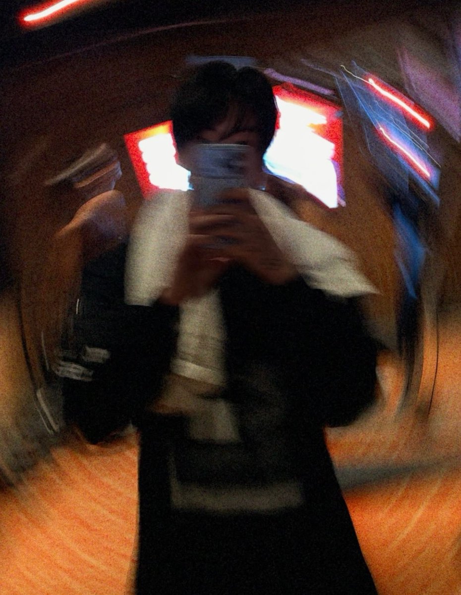koovarbie's tweet photo. JUNGKOOK INSTAGRAM STORY

Jungkook is now using iPhone 18 Pro in Glacier !! https://t.co/jWit6gPfmi