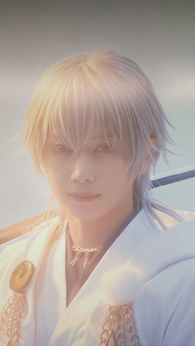 Hiiro_Hisui's tweet photo. 鶴丸、小烏丸
蛍光灯ほんと邪魔だったわ https://t.co/3VAxNuf7Yo