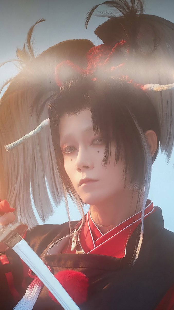 Hiiro_Hisui's tweet photo. 鶴丸、小烏丸
蛍光灯ほんと邪魔だったわ https://t.co/3VAxNuf7Yo