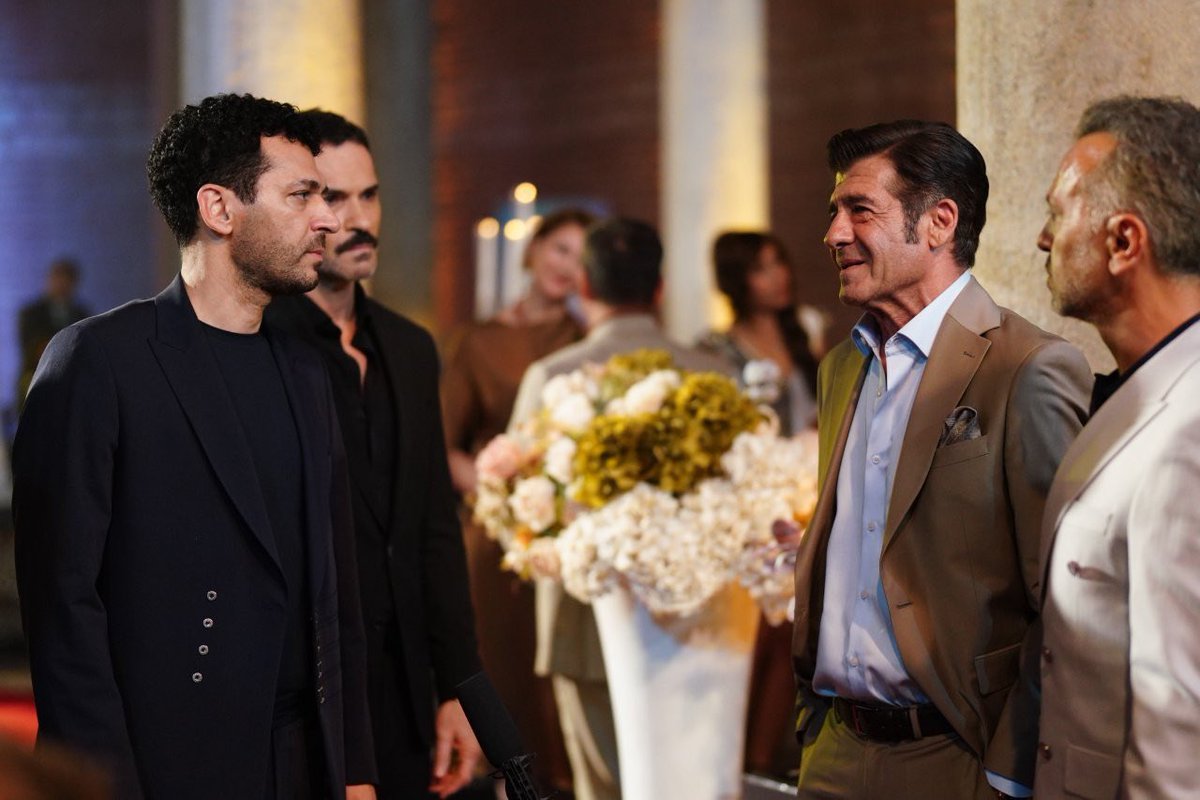 KanalD's tweet photo. Yeni bölümden kareler sizlerle! 📸😍

#GüllerVeGünahlar yarın 20.00’de #KanalD'de! 💙 https://t.co/YOm9FmjU27