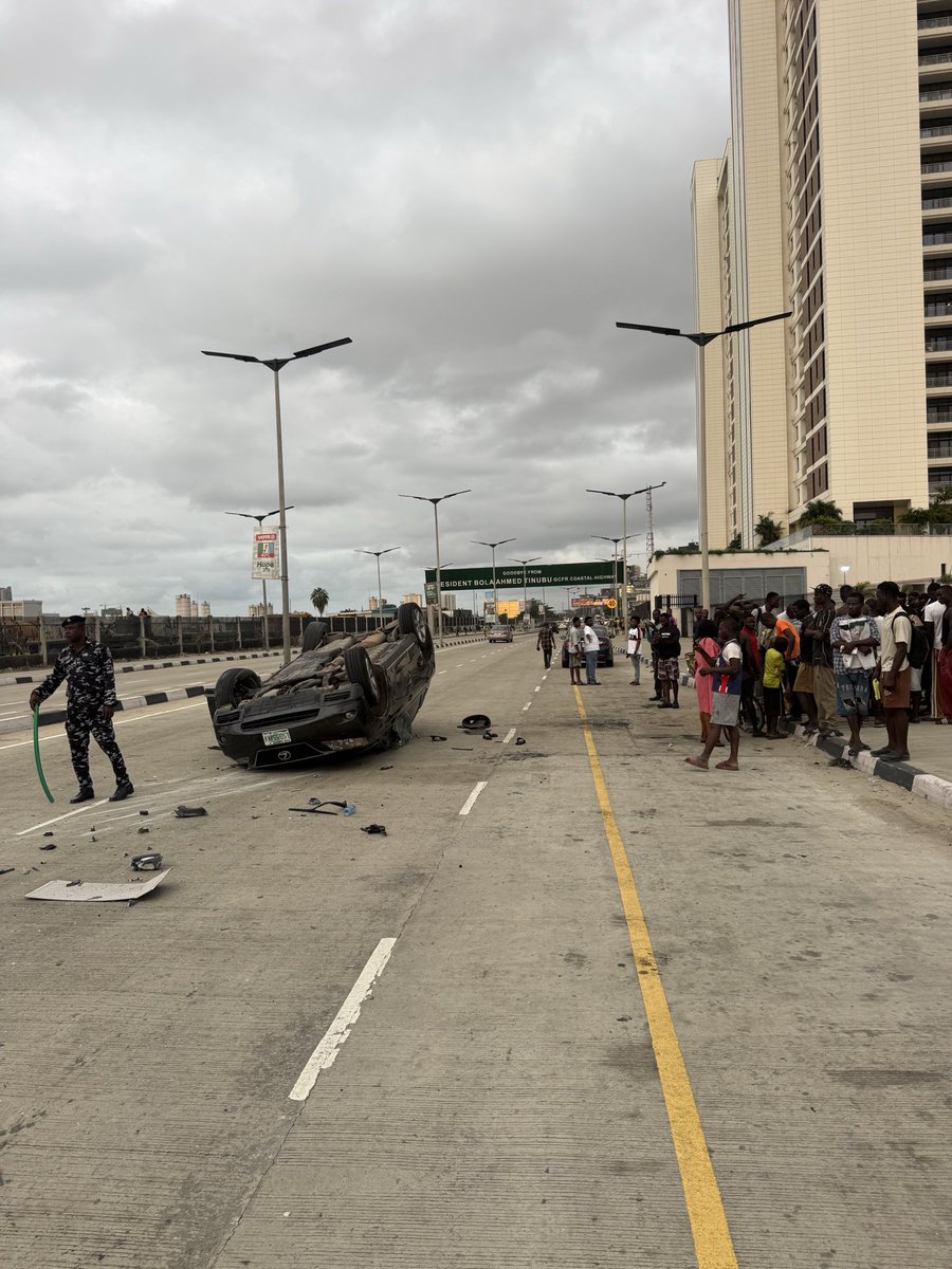 OmegaXDreams's tweet photo. JUST IN: 🚨

Dear Lagosians, please stop speeding on the Coastal Road.

There is not a single ambulance 🚑 on standby along the Coastal Road. 

Please drive carefully and stay safe. https://t.co/luu5RYdWXB