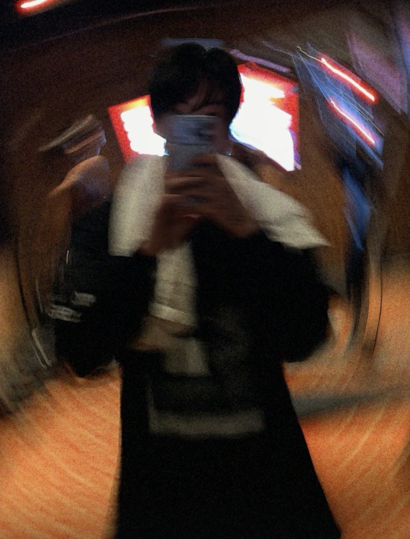archvofgguk's tweet photo. MNIJUNGKOOK MIRROR SELFIE https://t.co/tFCdH3EI0T