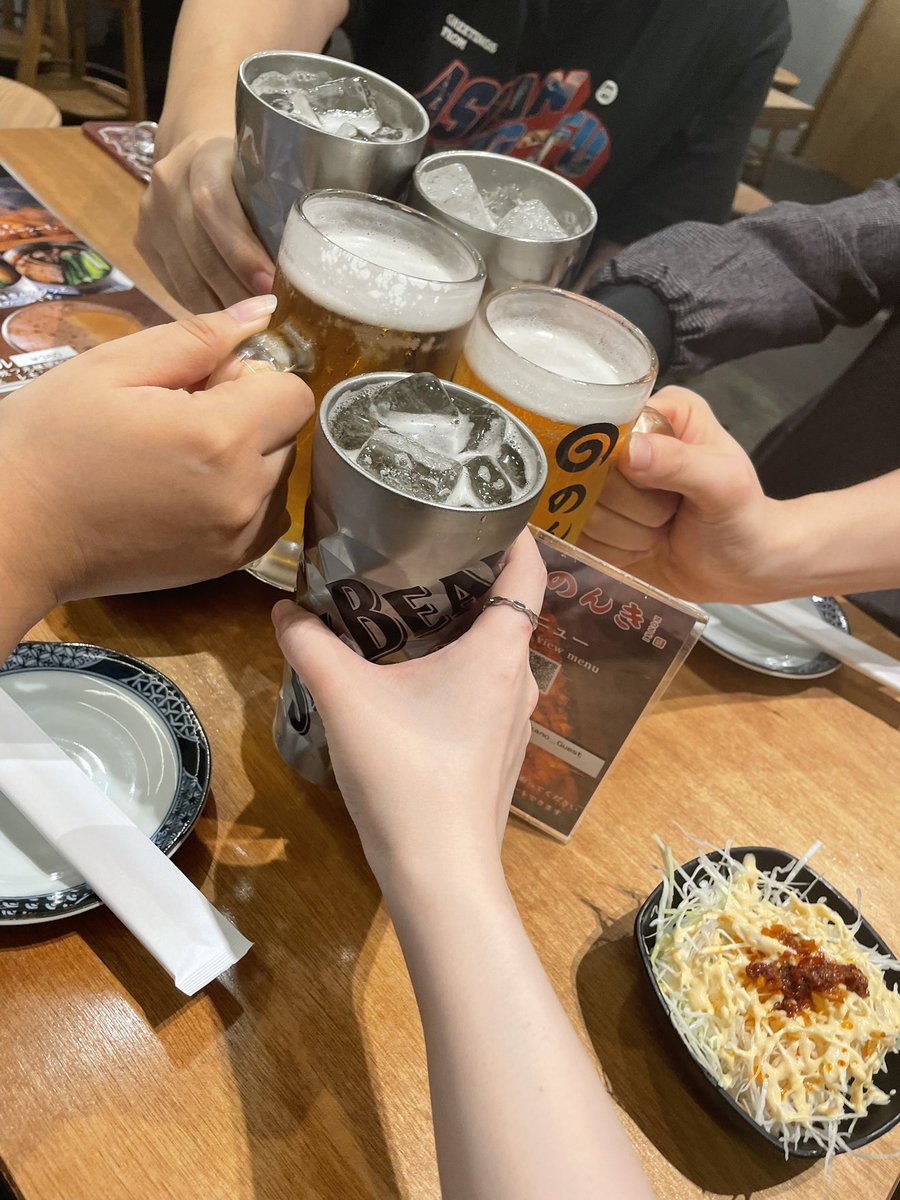 mwktw12's tweet photo. きのうははぜちゃんにメイクをしてもらったりみんなで飲んだりなど https://t.co/4ge1a1a2j4