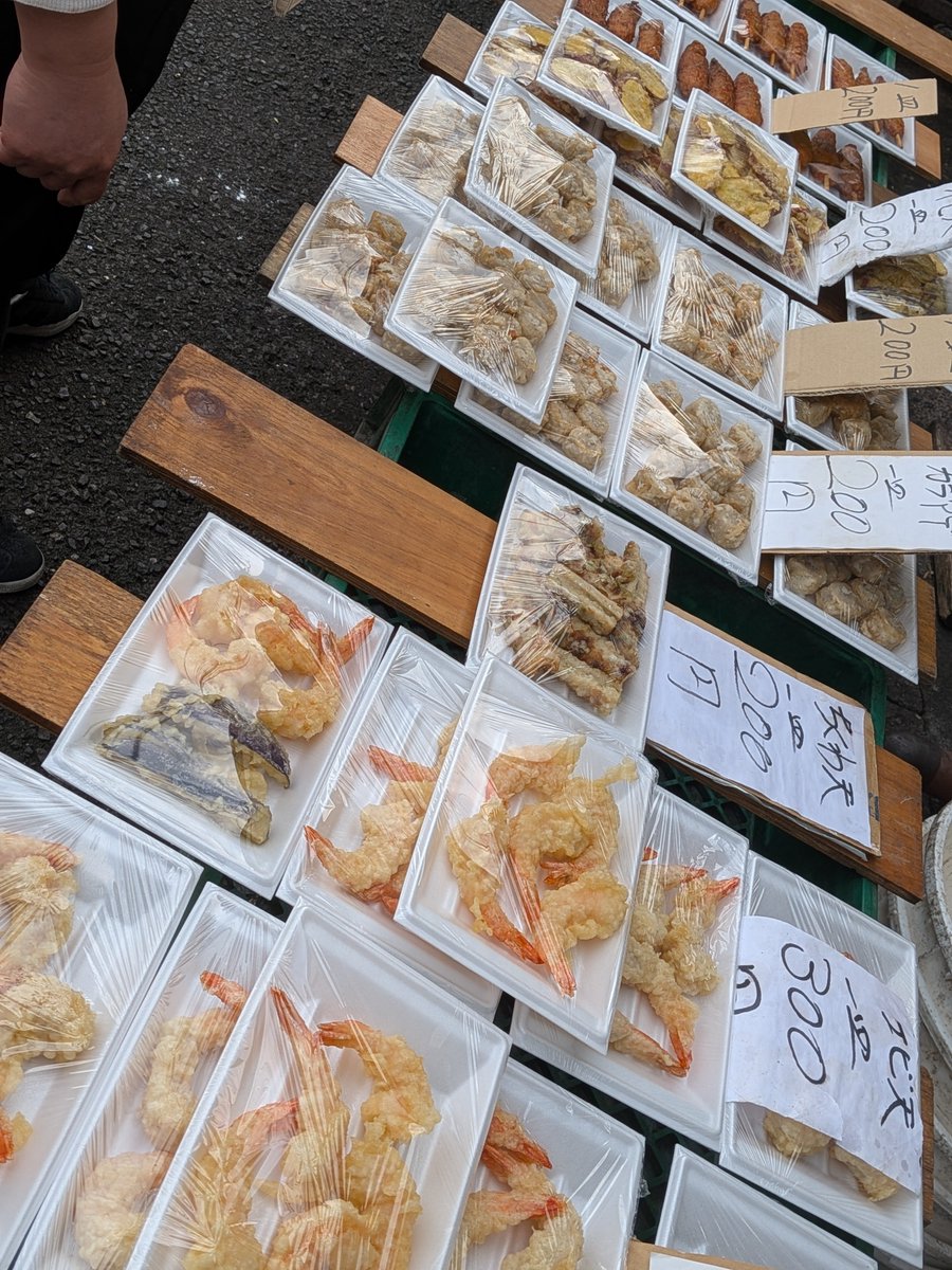 UoyoneShoten's tweet photo. 10/2（金）
お刺身は中トロ、赤身、マグロブツ、アジ、アワビ、ホッキ貝、甘エビ、シラウオ、スルメイカ、フグタタキ、ボイルエビ、クジラ、大盛りネギトロなど〜
天ぷらも色々ありますよ! https://t.co/f6cLVA1jrA