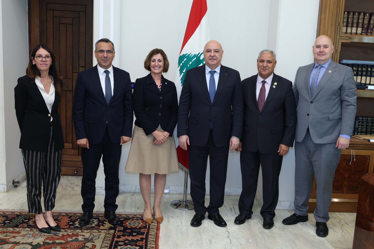 FAOADG_NENA's tweet photo. تشرفت بلقاء فخامة الرئيس جوزاف عون، بحضور معالي وزير الزراعة @Nizar_Hani، ونائبة المدير العام للفاو @BethBechdol، ومدير @FAOemergencies، وممثل الفاو في 🇱🇧 @VQuattrola.

أؤكد التزام الفاو الراسخ بدعم الشعب اللبناني، وتعافي القطاع الزراعي، وتعزيز قدرة المجتمعات الريفية على الصمود. https://t.co/MZCxshFwrW