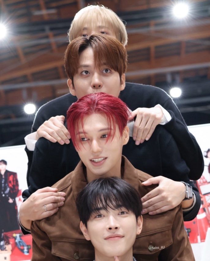 yungisholic's tweet photo. 8 makes 1 team <3 https://t.co/sDC1E2KweG