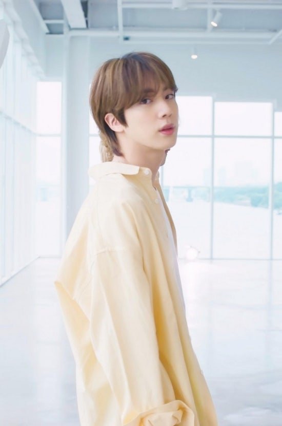 beside_jin's tweet photo. 인간비타민 청량 상큼 석지니🍋💛

​#JIN #진 #김석진 #방탄소년단진 #BTSJIN https://t.co/1Ak0fI8tZc