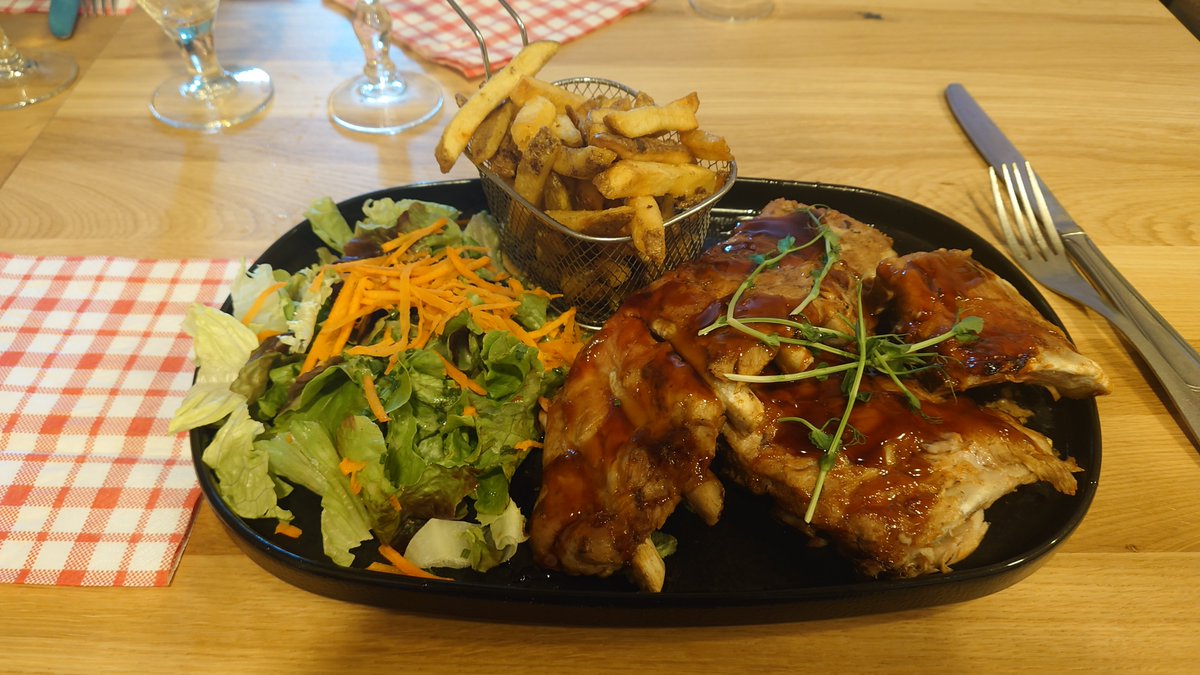 JayVadis's tweet photo. @celestiumart Looks tasty 😋 
I just had ribs myself yesterday at a restaurant. Slow cooked, glazed with teriyaki sauce. It was so tender! https://t.co/jf9nrKSLPy