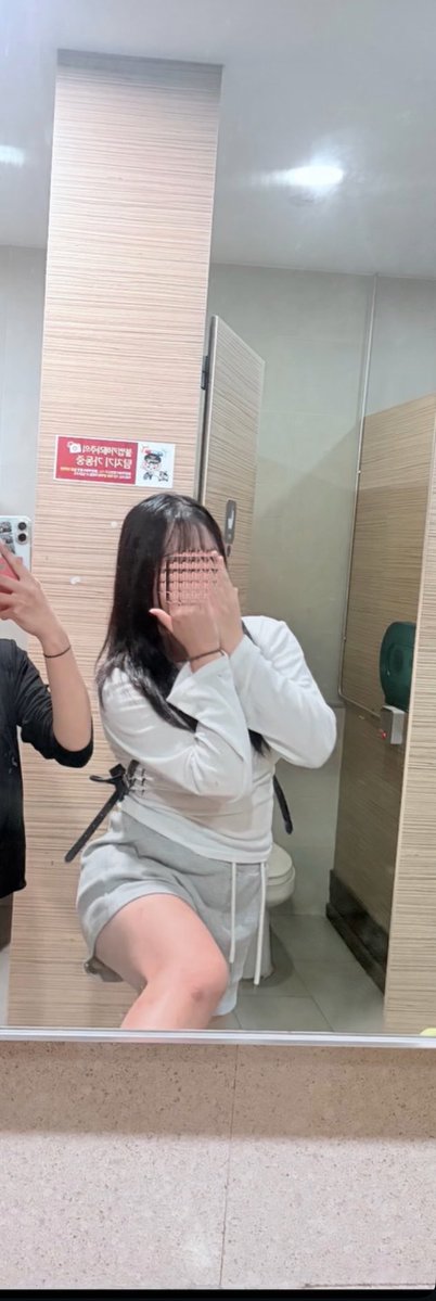 eun_10i's tweet photo. mma 배운 공쥬한테 쳐맞고 돈 뜯길사람 💸
#상납 #atm #용돈 #꽁담 #꽁담 https://t.co/HqpyvsN3CB