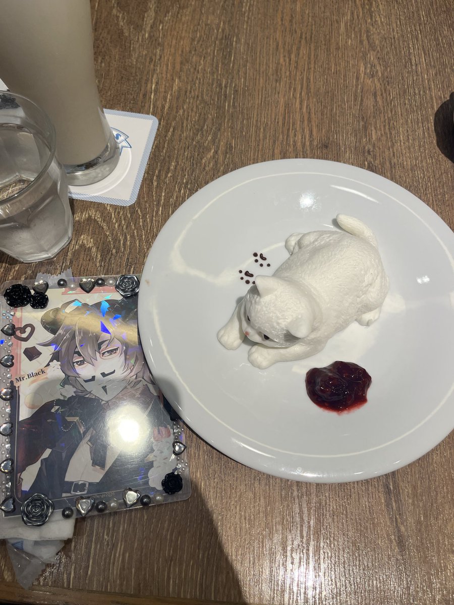 sachilyrin1's tweet photo. 猫のパンナコッタ可愛すぎる💕💕 
食べるのもったいない(˶' ᵕ ' ˶) https://t.co/16u9Kxampa