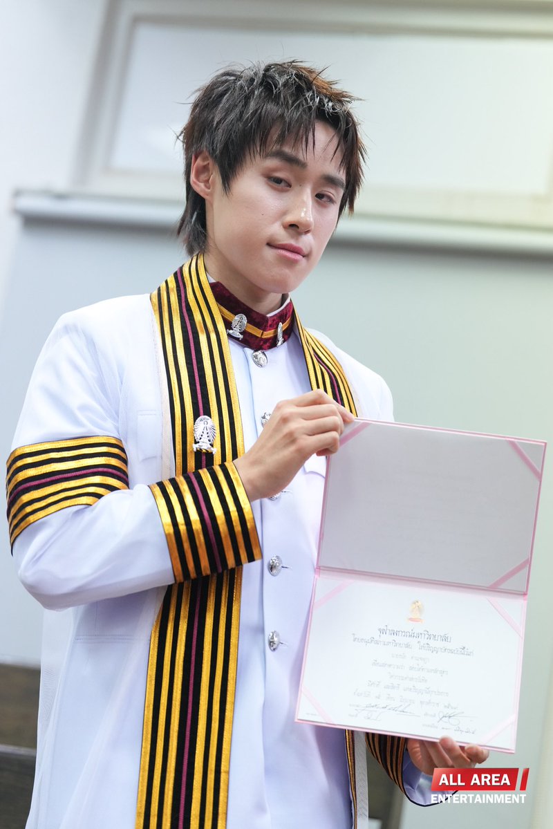 allarea_ent's tweet photo. ขอแสดงความยินดีกับ นัท ธนัท  บัณทิตใหม่จากรั้วจุฬาฯ International School of Engineering (ISE) สาขา Nano Engineering
CELEBRATING NUTDAN

#GraduateNutdan
#nnutdan
@nnutdan https://t.co/pvjJnaSQoL