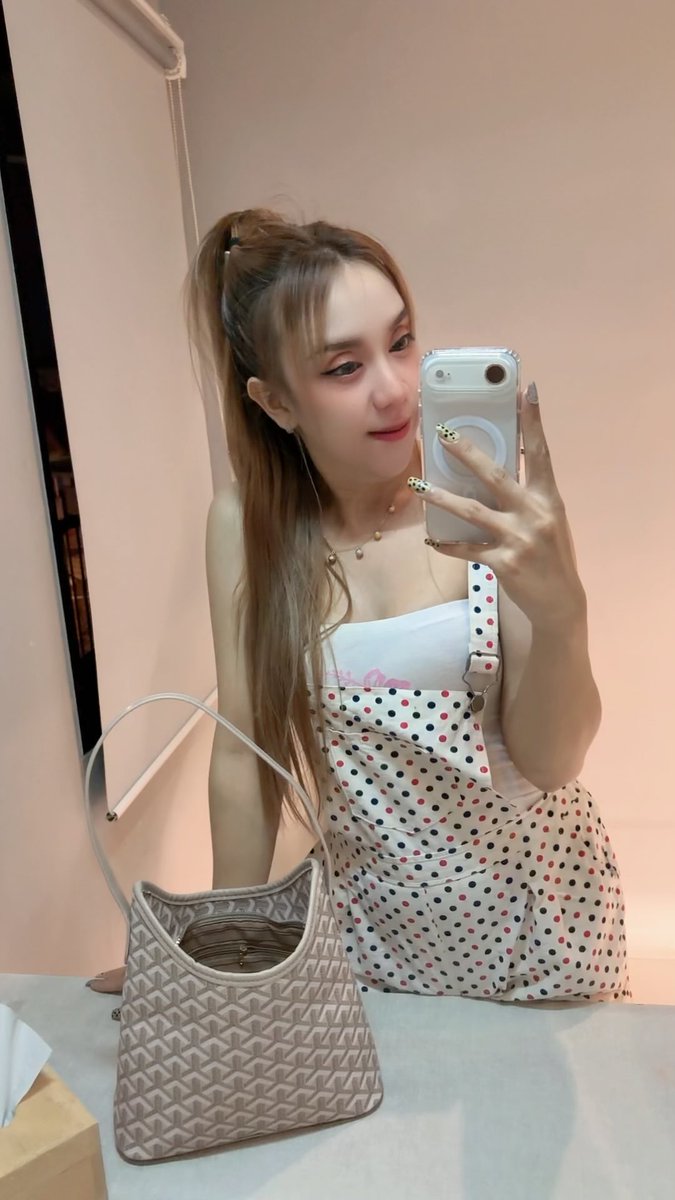 bowwi0740's tweet photo. เสียงฝนทำให้คิดถึง คำพูดหวานๆ ของเธอ 🎶💬 https://t.co/dOa3FA9NeR
