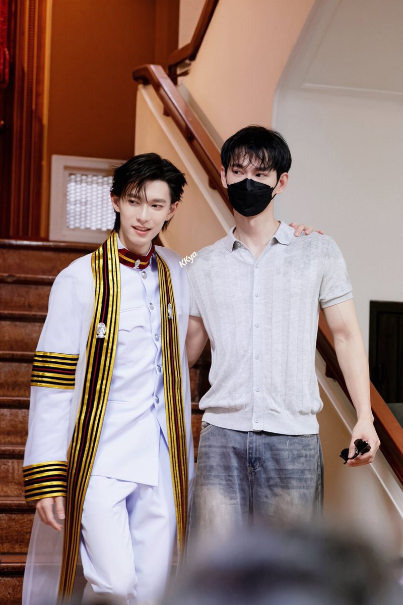 Esh_khan1234's tweet photo. The legendary puppy kitten🐶😺couple  

POOH GRAD CEREMONY 

#PoohGraduationDay
#ppoohkt #poohpavel https://t.co/Qw7uq1aKxV