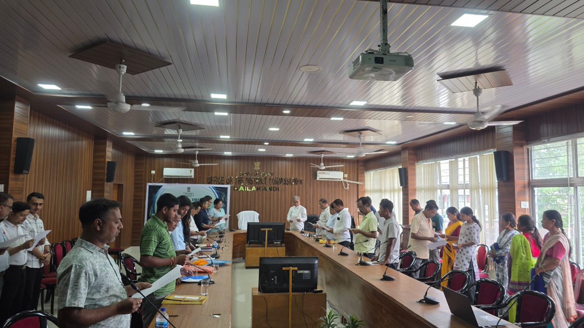 dc_hailakandi's tweet photo. On Gandhi Jayanti, DDC Shri Norsing Bey led a drive distributing 10 land pattas to local forest tribal communities. The event included a collective non-violence pledge and an official commitment to systematically process remaining claims under set SOPs.
@CMOfficeAssam @diprassam https://t.co/ffdLFTleCV