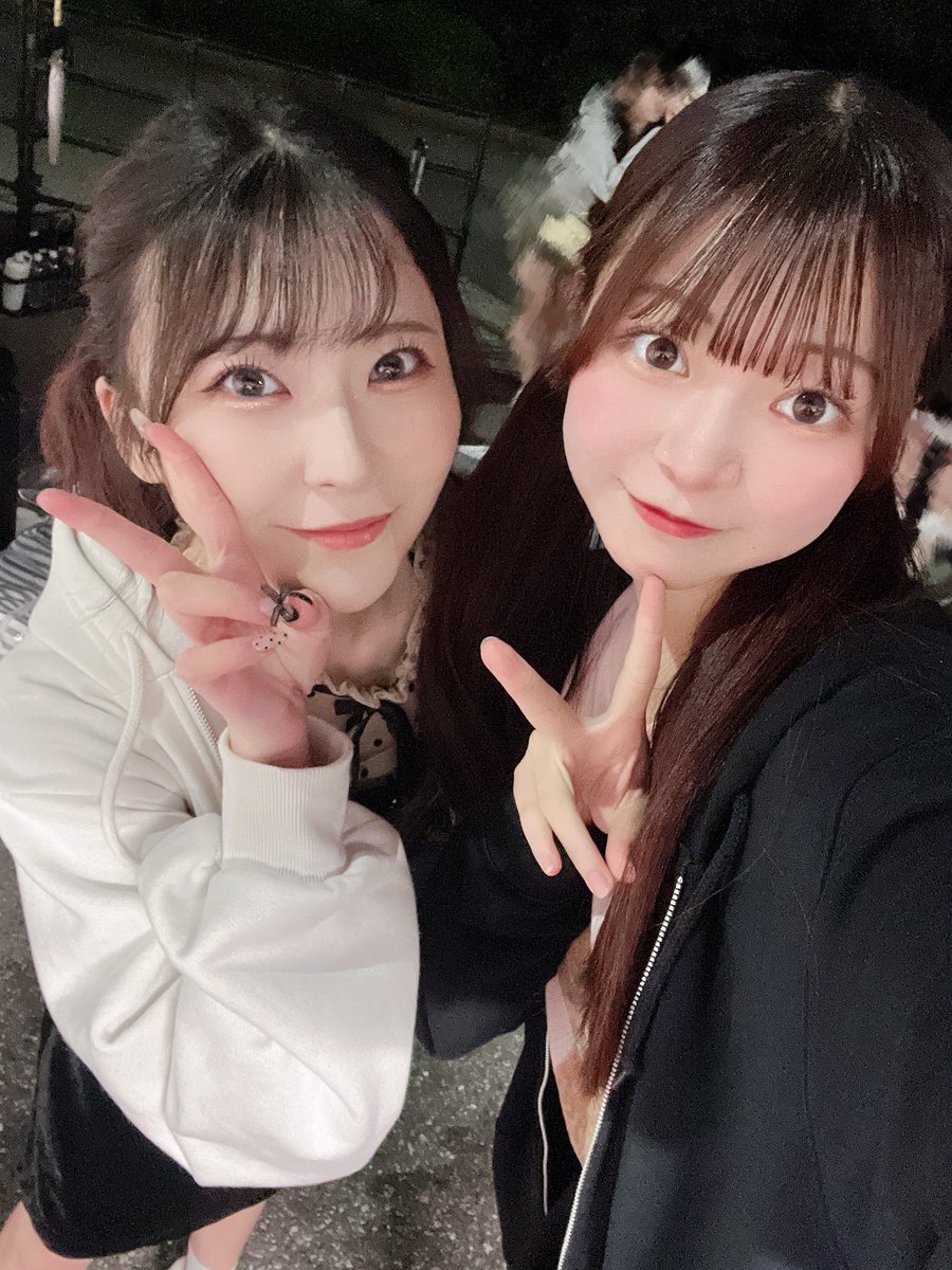 yumenonatsumi's tweet photo. プライマリタイズの杉山愛佳さんにお写真とって頂きました❤️

ライブが2本とも裏かぶりで観られなかったのが残念すぎるけど、久しぶりにお会いできて嬉しかったです🫶
先生と生徒じゃなくて、アイドルとして会うの新鮮！

またご一緒できますように！
帰り際にありがとうございました> ·̫ <⸝⸝ https://t.co/O0AfeDx3Lb