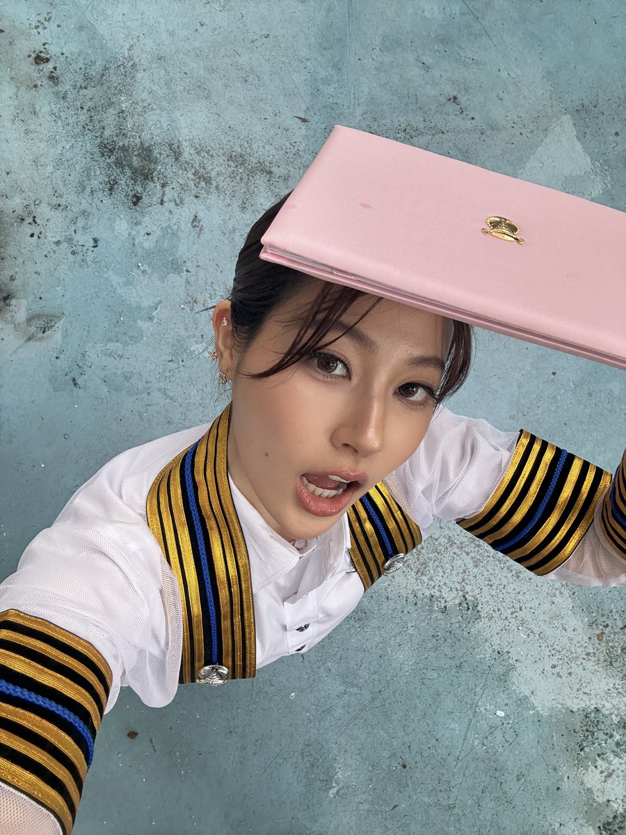 itspahnthitta's tweet photo. ยืมเพื่อนไปก่อน 🧍🏻‍♀️ https://t.co/fGzyhcwUi5