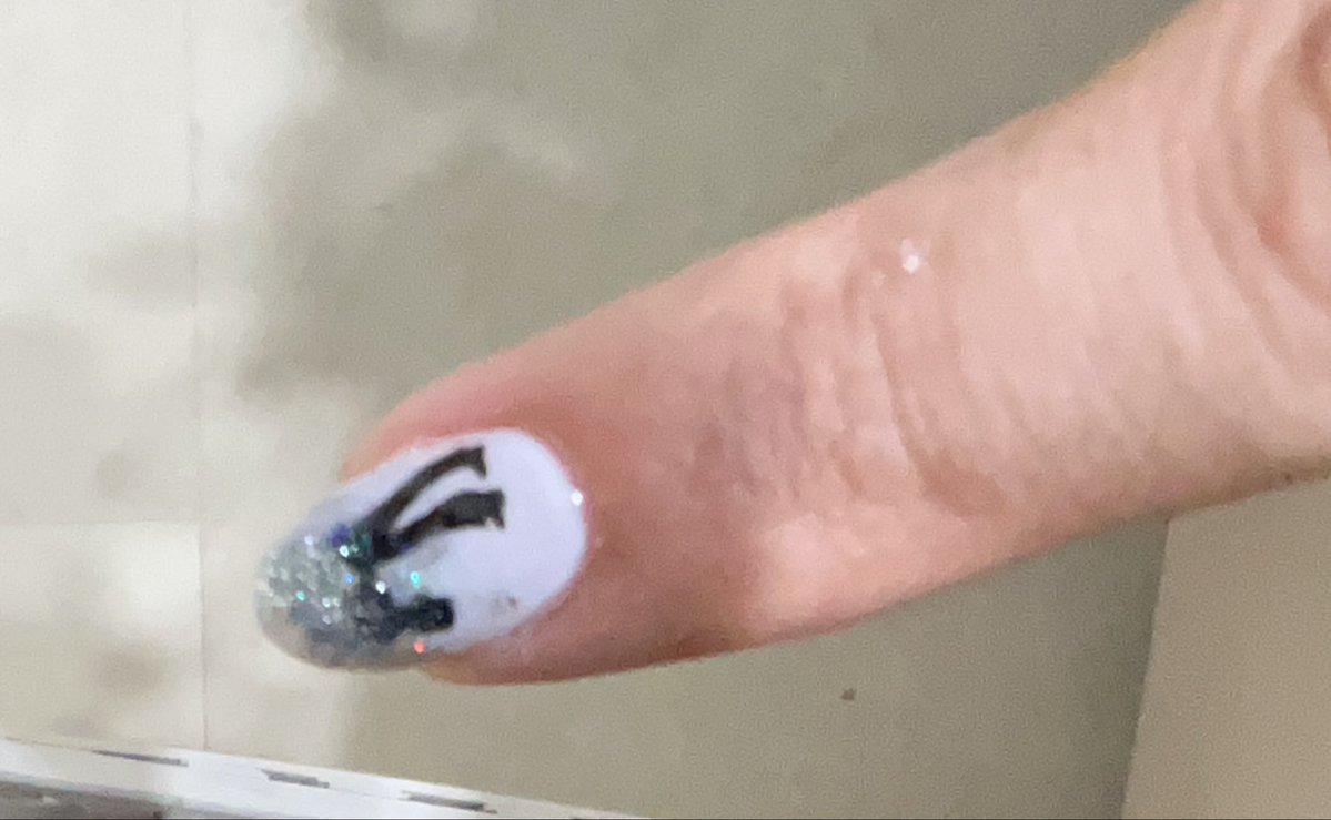 sugibom's tweet photo. birthday nail無理言ったのにめちゃ完成度高い🥰いつもありがとうございます。
制作時に盗み撮り🤭 https://t.co/bHeWpp2Hup