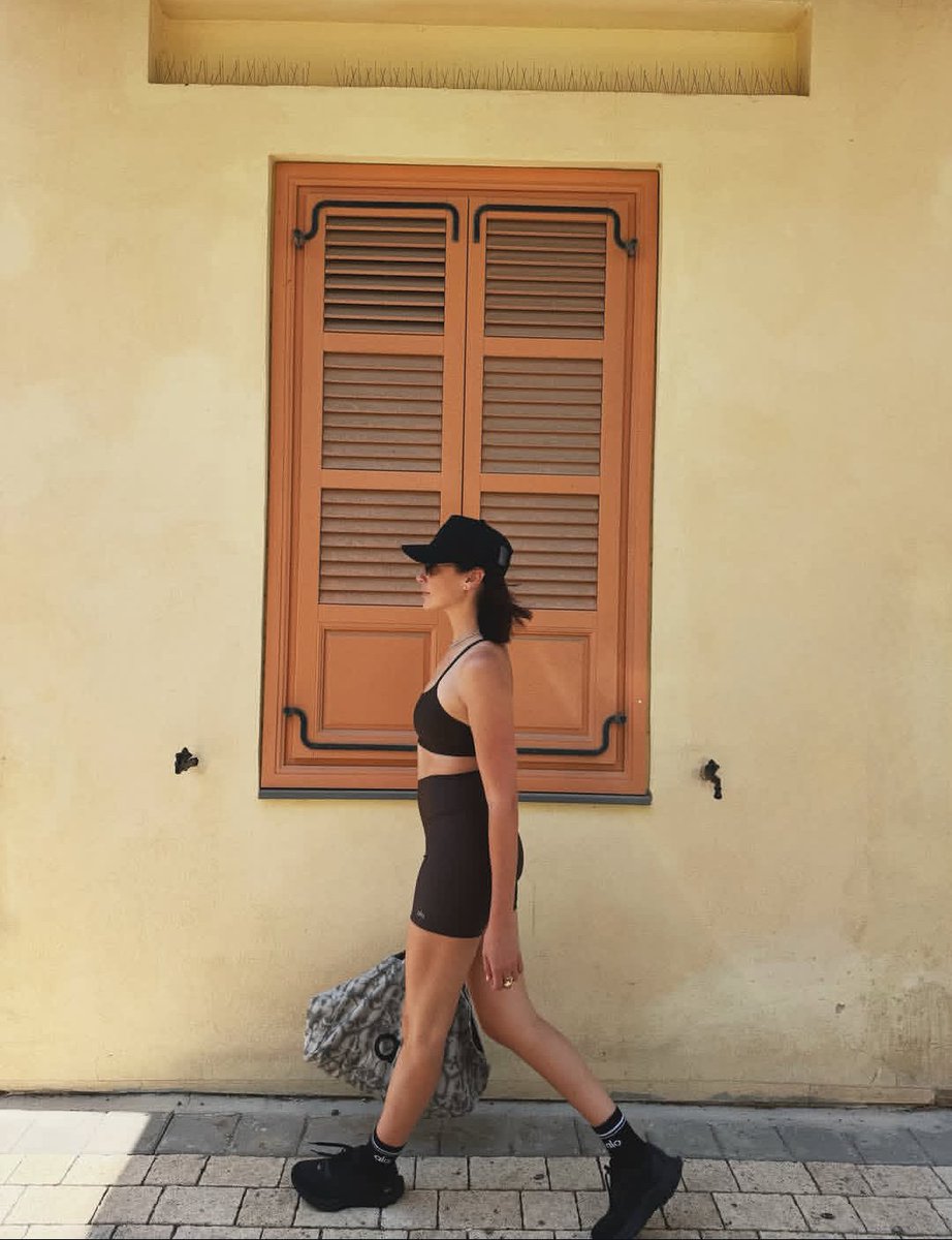 Galgadot344's tweet photo. Gal🖤 https://t.co/8G4CsVj7CS