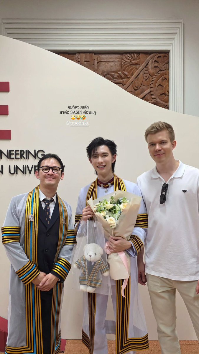 poohkritrinbr's tweet photo. Atualização no story do ig do Pooh
Ret 

POOH GRAD CEREMONY

#PoohGraduationDay
#ppoohkt https://t.co/Lm0P4jNOF7