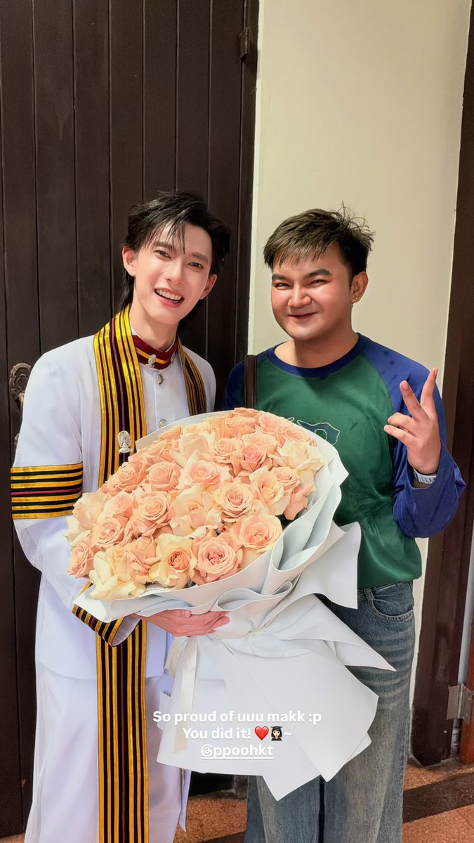 poohkritrinbr's tweet photo. Atualização no story do ig do Pooh
Ret 

POOH GRAD CEREMONY

#PoohGraduationDay
#ppoohkt https://t.co/Lm0P4jNOF7