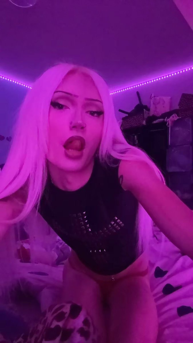 slutswilldie_'s tweet photo. Gadze kdyz uz si tu čtete hroty tak don’t forget 🐰💋 Onlyfans: s1utswilldie https://t.co/g1iRQAeU10