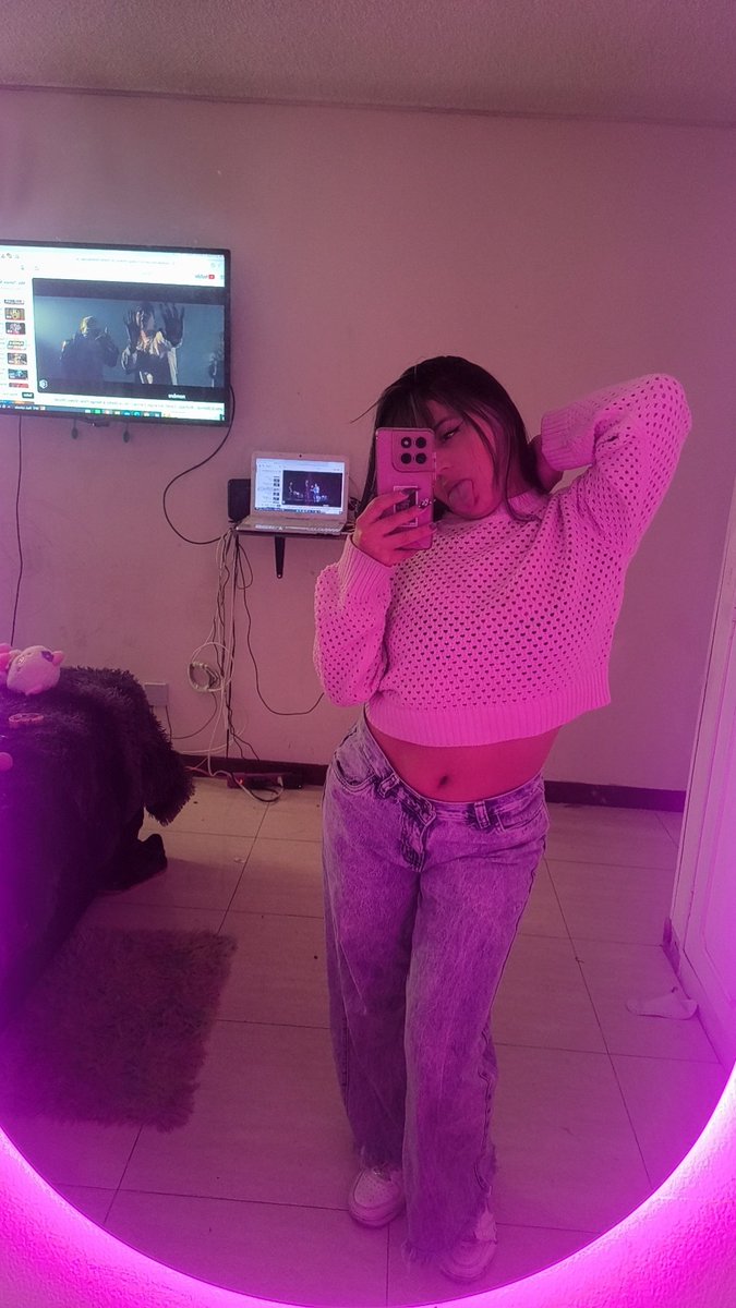 Laurita89744658's tweet photo. Buen diaaa amores ❤️‍🩹😊 
Ando tirando juicio para mañana pasarla bueno con mis lindas
 @Yaqui69_ &amp; @Pquitaz_23 
Besos, chupos y abrazos 🔥🔥 https://t.co/SC3l2WttLe