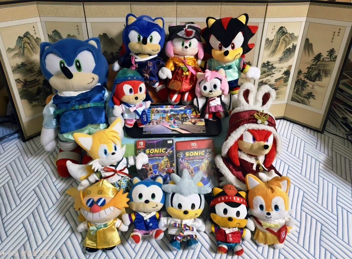 sonic_sansam78's tweet photo. 모두 추석연휴 잘 보내셨나요?
뒤늦게나마 이벤트 참여해봅니다🥹🥹
명절 게임은 뭐니 뭐니 해도 남녀노소 여럿이서 플레이가 가능한<소닉레이싱크로스월드>죠👍👍
모든 조카들에게 인기짱이 될 수 있습니다😂👍
(배경의 병풍은 합성입니다🥹🥹)
#추석에는소닉과함께
#소닉파란
#소닉레이싱크로스월드 https://t.co/fYGHkqzwSX