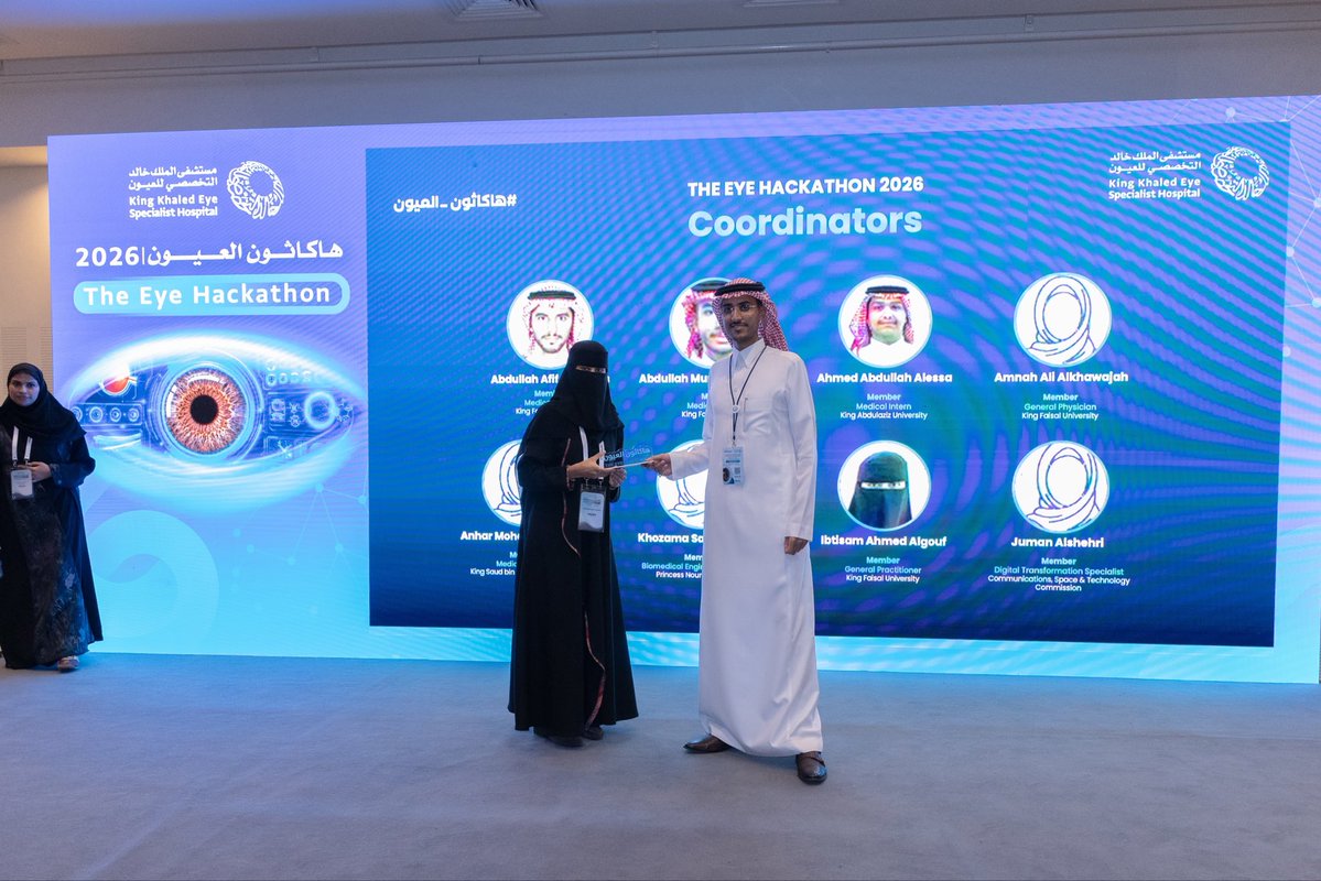 KKESHKSA's tweet photo. Award Ceremony | The Eye Hackathon 2026 

كرّم د. عدي العويفير، الرئيس المنظّم لهاكاثون العيون 2026، أعضاء اللجان والمنسقين تقديرًا لجهودهم وإسهاماتهم في تنظيم وإنجاح الهاكاثون، ومنهم:

• Steering Committee
• Scientific Committee
• Data Committee
• Organizing Committee
• Coordinators

#هاكاثون_العيون
#TheEyeHackathon