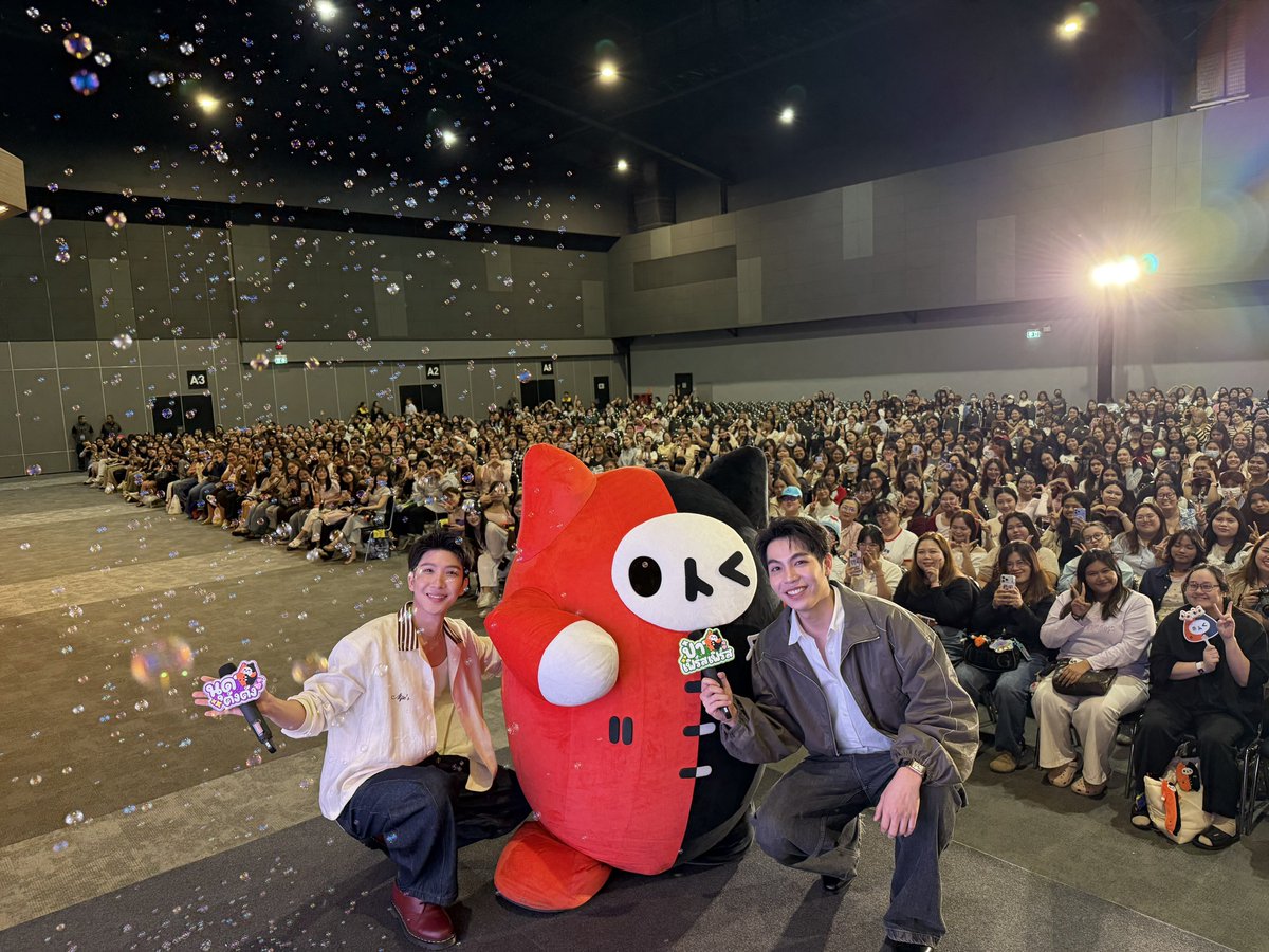 GmmtvShop's tweet photo. เฟิร์ส - ข้าวตัง และ YUZU MUMU ขอบคุณทุกคนที่มาเจอกันวันนี้นะครับ หวังว่าทุกคนจะมีความสุข ไว้มาเจอกันอีกนะครับ

@Firstkpp @myktnw
@yuzu_mumu_gmmtv 

#GMMTVFANIVAL2026HappyFamilyxFK
#GMMTV https://t.co/QTyqX61NU5