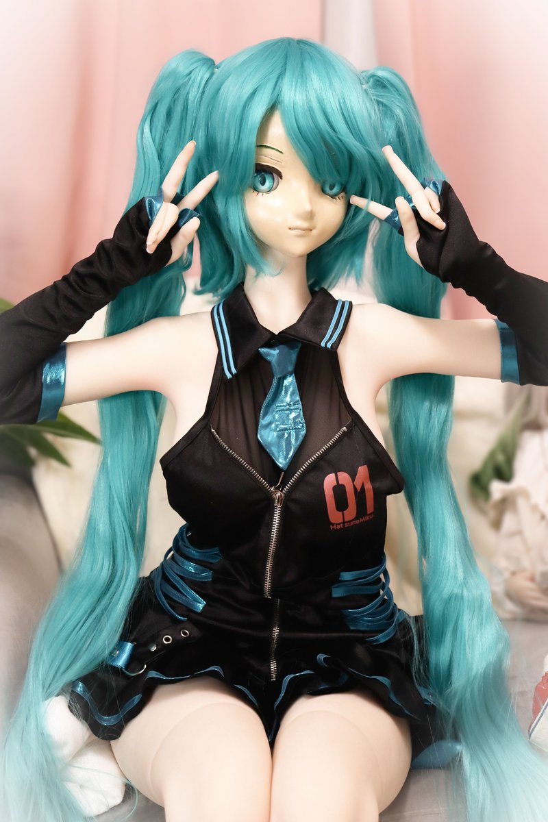 customdoll17928's tweet photo. DDライクな等身大があればいいのにな…と思っていたのでミクちゃん二号機 を作りましたw
とりあえず試作ヘッドに色をのせてアイは既製品を流用

このアイはトカゲ目ぽいのでもう少し可愛いものを作ろうっと😊
ちなみに140～150㎝ボディに適合👍
…頒布するかww https://t.co/8lM9WrQYbA