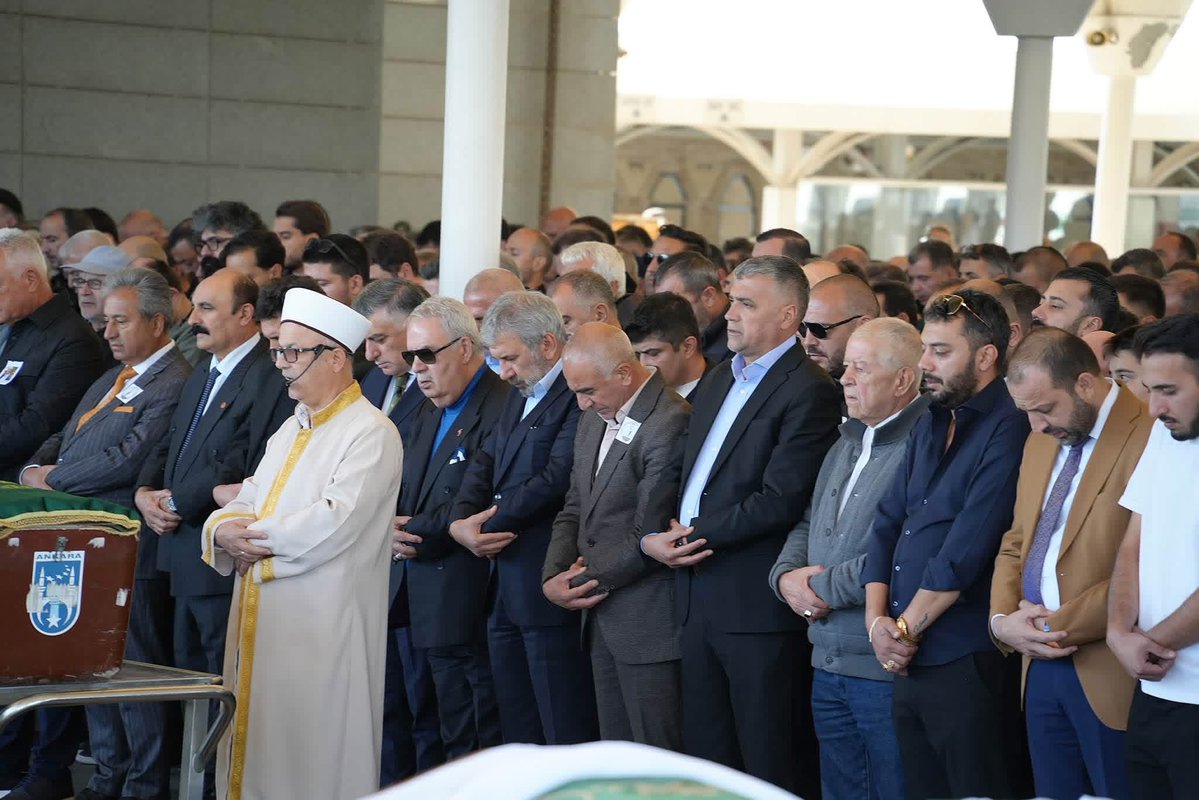 emrullahkoman's tweet photo. Kağızman’lı kıymetli büyüğüm MHP Üst Kurul Delegesi kıymetli yakınım Kasım Gençyılmaz abimin vefat eden kayınbiraderi Adnan Yazıcı’yı Ankara’da Hakk’a uğurladık Merhum Adnan Yazıcı’ya Allah’tan rahmet ailesine ve yakınlarına başsağlığı ve sabırlar diliyorum, mekanı Cennet olsun. https://t.co/BtSvzBcxIa