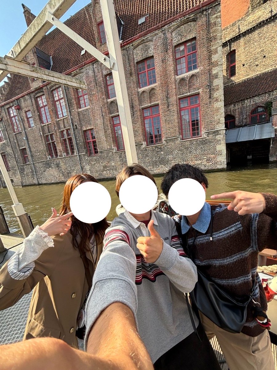 baka_taro_'s tweet photo. ブリュージュの運河クルーズで
運転+日本語にてガイドしてくれた
彼はグッドガイでした👍
来年日本で会う約束した✌︎☺︎✌︎

ブリュージュ行った際は是非、彼のボートに乗ってください‼️ https://t.co/Iaf7reMZcG
