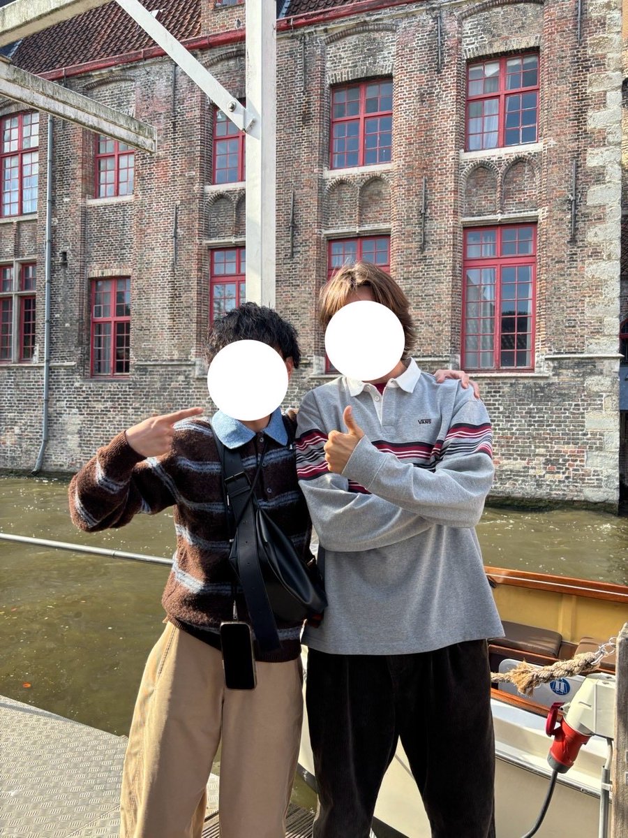baka_taro_'s tweet photo. ブリュージュの運河クルーズで
運転+日本語にてガイドしてくれた
彼はグッドガイでした👍
来年日本で会う約束した✌︎☺︎✌︎

ブリュージュ行った際は是非、彼のボートに乗ってください‼️ https://t.co/Iaf7reMZcG