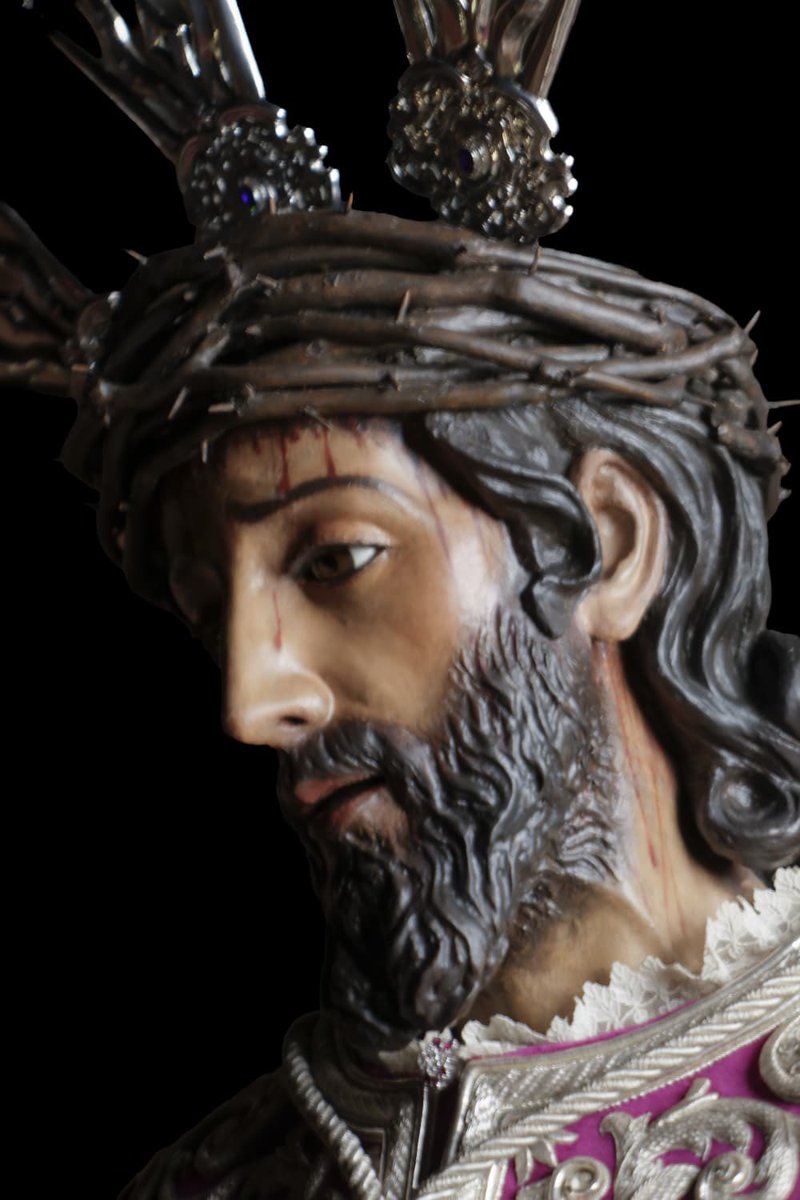Hdad_Macarena's tweet photo. 🟣 Hoy, el Señor de la Sentencia se hace cercano a todos sus macarenos.

Ante su mirada, sobran las palabras. Venimos a Él con nuestras alegrías, nuestras penas y nuestras súplicas, confiando siempre en su infinita misericordia.

Que nunca nos falte su mirada, ni su infinito consuelo.

🙏🏻 Señor de la Sentencia, ten misericordia de nosotros.

📸 @asoledadgomez