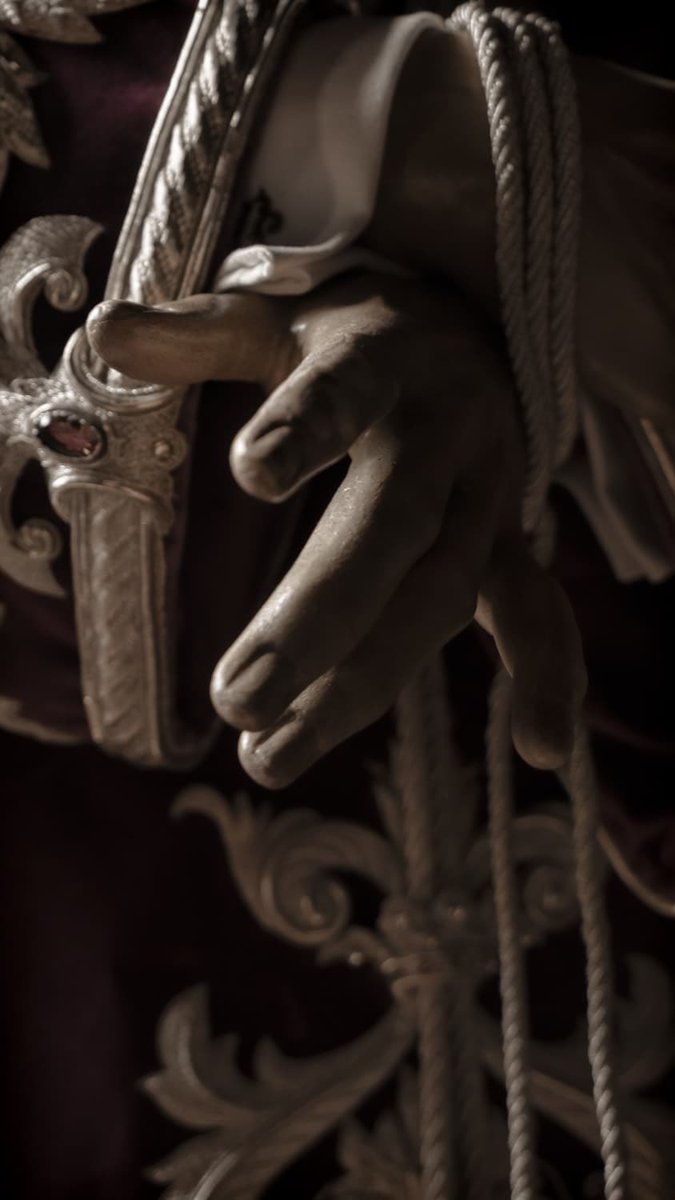 Hdad_Macarena's tweet photo. 🟣 Hoy, el Señor de la Sentencia se hace cercano a todos sus macarenos.

Ante su mirada, sobran las palabras. Venimos a Él con nuestras alegrías, nuestras penas y nuestras súplicas, confiando siempre en su infinita misericordia.

Que nunca nos falte su mirada, ni su infinito consuelo.

🙏🏻 Señor de la Sentencia, ten misericordia de nosotros.

📸 @asoledadgomez
