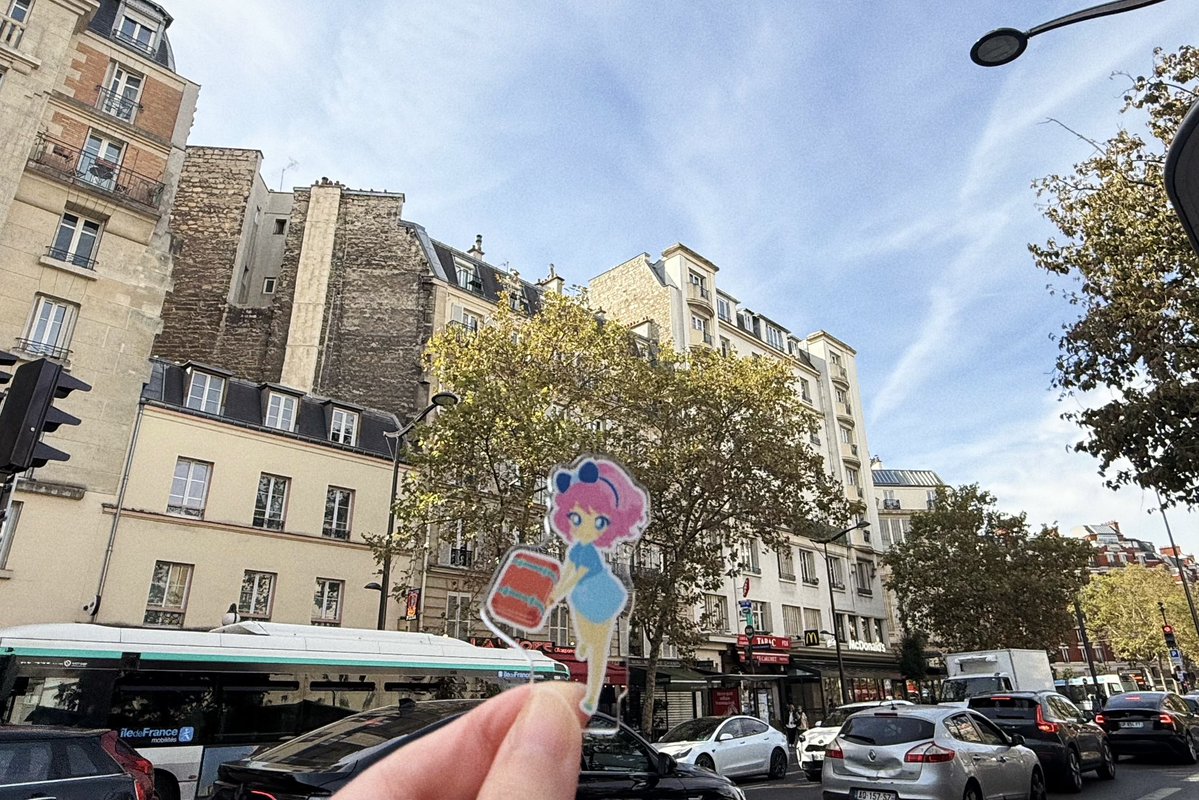 fujishirorie's tweet photo. 無事にパリってます！！！！！

ローラもトランク持って来てくれた🇫🇷ˎˊ˗⁡ ⁡ https://t.co/57fROtOxqb