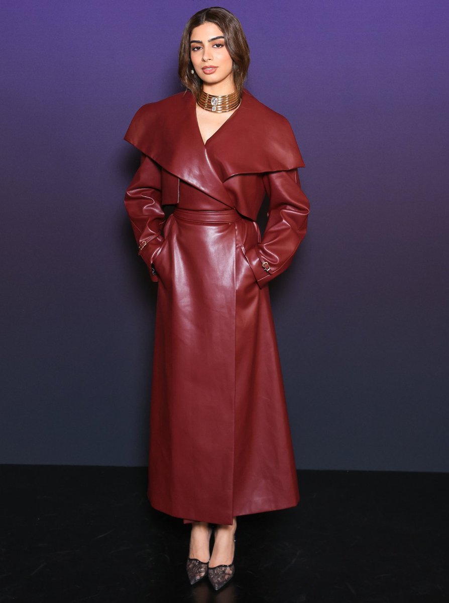 HELLOmagIndia's tweet photo. #KhushiKapoor brought burgundy drama to #ParisFashionWeek, arriving at #Messika’s 'Terres de Contrastes' high-jewellery event in a floor-length leather trench, sculptural Messika neckpiece &amp; black lace-up heels. #HELLOIndia #HELLOMagazine #ParisFashionWeek2026 @MessikaJewelry https://t.co/Oqb3Z1OGaH