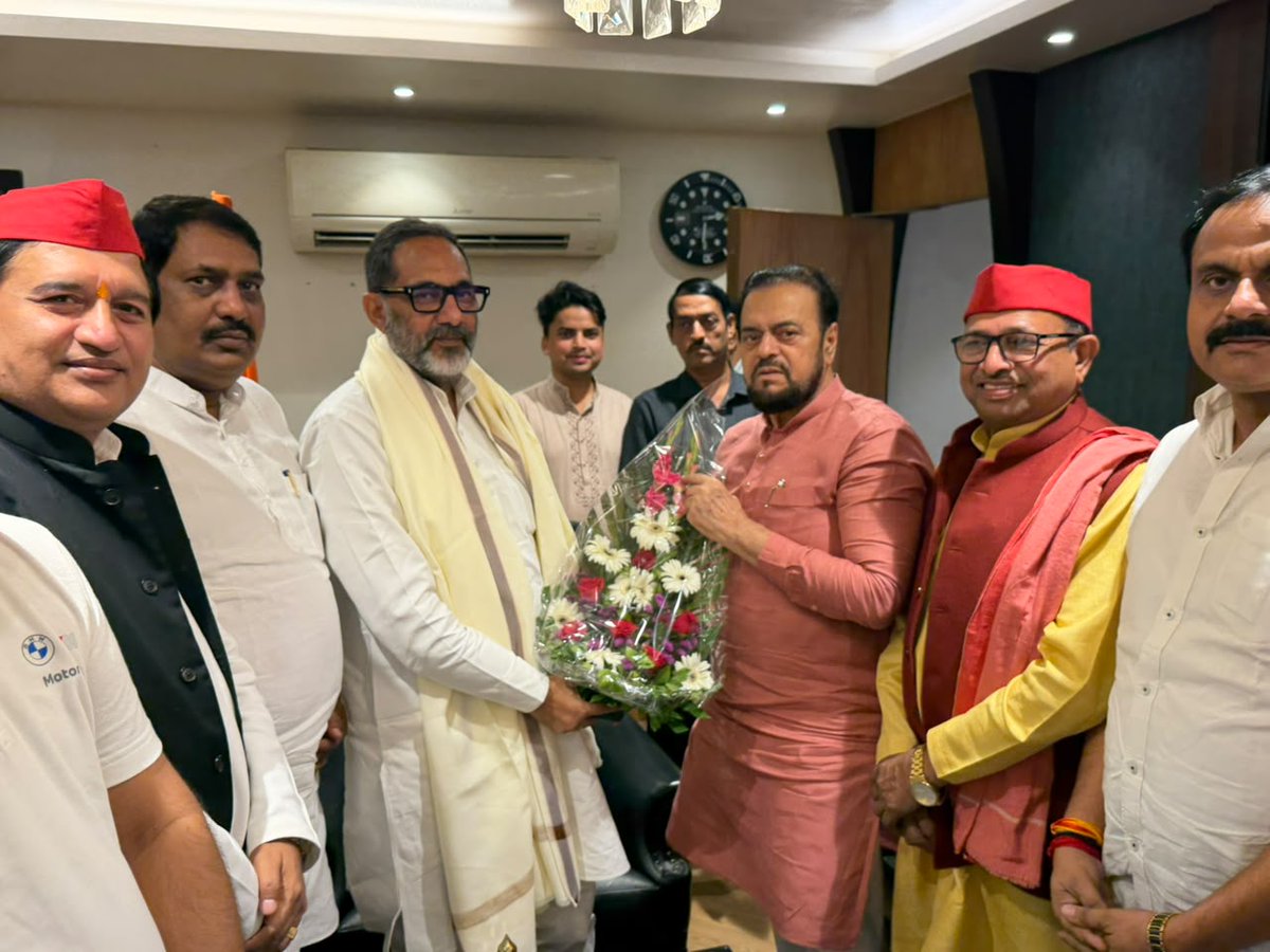 abuasimazmi's tweet photo. समाजवादी पार्टी के स्थापना दिवस के अवसर पर 4 अक्टूबर को,  आयोजित होने वाल�� 'प्रतिज्ञा सम्मेलन' में शामिल होने के लिए मुंबई पहुंचे सपा के राष्ट्रीय प्रवक्ता श्री राजकुमार भाटी जी का मुंबई में हार्दिक स्वागत एवं अभिनंदन है।

साथ ही, इस कार्यक्रम के आयोजन में जुटे प्रदेश सचिव श्री रामपाल सिंह सैनी जी एवं मुंबई और महाराष्ट्र के सभी पदाधिकारियों का भी हार्दिक स्वागत एवं शुभकामनाएं।

आइए, एकजुट होकर समाजवादी विचारधारा, संविधान और सामाजिक न्याय के संकल्प को और मजबूत बनाएं।

#SamajwadiParty #AkhileshYadav #RajkumarBhati #AbuAsimAzmi #FoundationDay #Mumbai