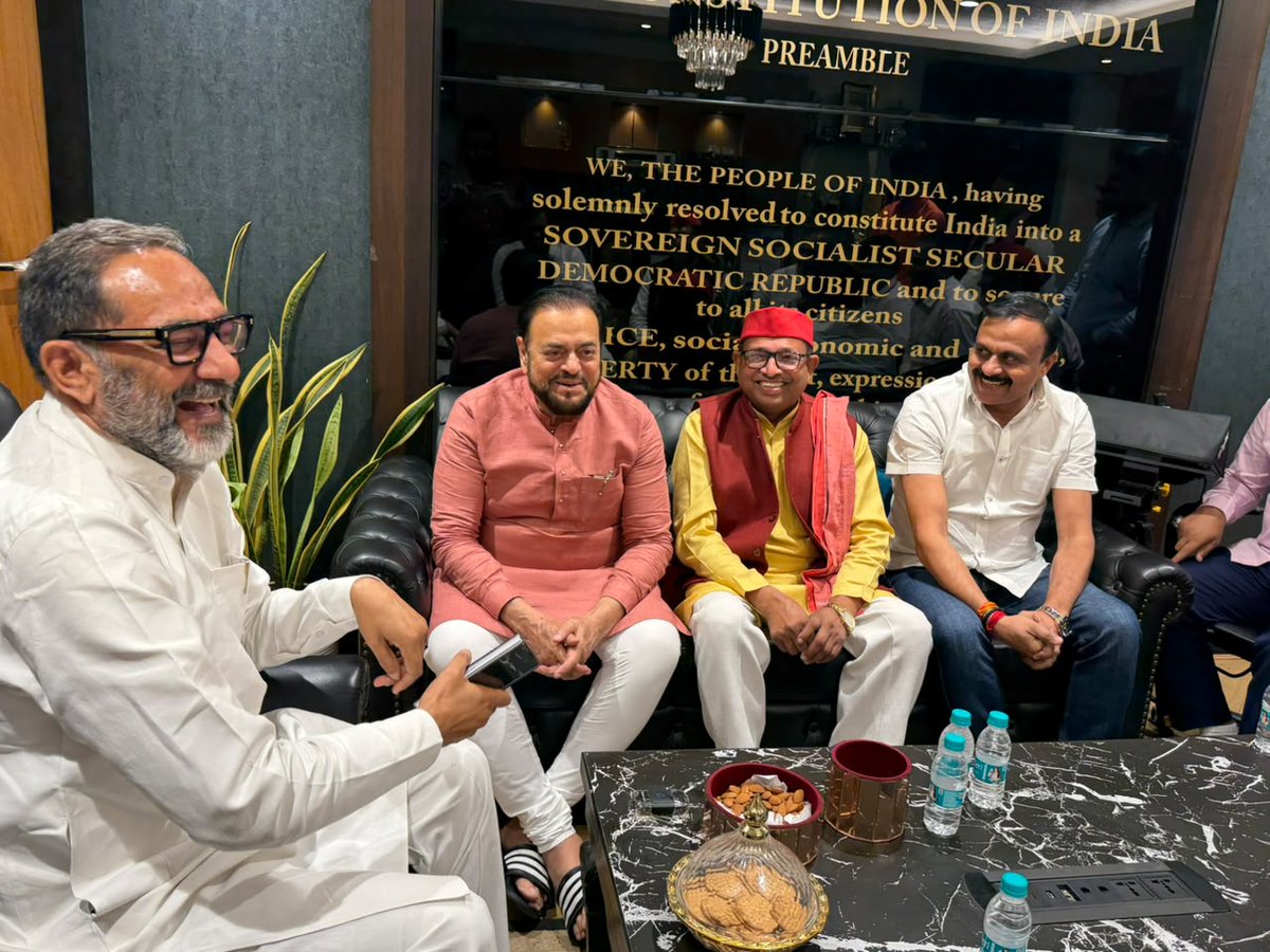 abuasimazmi's tweet photo. समाजवादी पार्टी के स्थापना दिवस के अवसर पर 4 अक्टूबर को,  आयोजित होने वाल�� 'प्रतिज्ञा सम्मेलन' में शामिल होने के लिए मुंबई पहुंचे सपा के राष्ट्रीय प्रवक्ता श्री राजकुमार भाटी जी का मुंबई में हार्दिक स्वागत एवं अभिनंदन है।

साथ ही, इस कार्यक्रम के आयोजन में जुटे प्रदेश सचिव श्री रामपाल सिंह सैनी जी एवं मुंबई और महाराष्ट्र के सभी पदाधिकारियों का भी हार्दिक स्वागत एवं शुभकामनाएं।

आइए, एकजुट होकर समाजवादी विचारधारा, संविधान और सामाजिक न्याय के संकल्प को और मजबूत बनाएं।

#SamajwadiParty #AkhileshYadav #RajkumarBhati #AbuAsimAzmi #FoundationDay #Mumbai