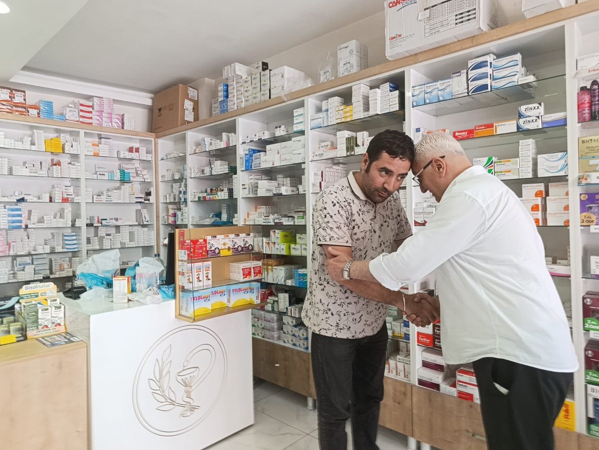 MHPSeyhanKACEP's tweet photo. İlçe Başkanımız Sayın Turgut Bağdağı, esnaf ziyaretleri kapsamında Karaisalı Eczanesi işletme sahibi Semra Toker Hanımefendi’yi işyerinde ziyaret etti.
Samimi sohbetleri ve nazik misafirperverliği için kıymetli esnafımıza teşekkür ediyor; hayırlı işler  diliyoruz. https://t.co/OeJWGlj3zP