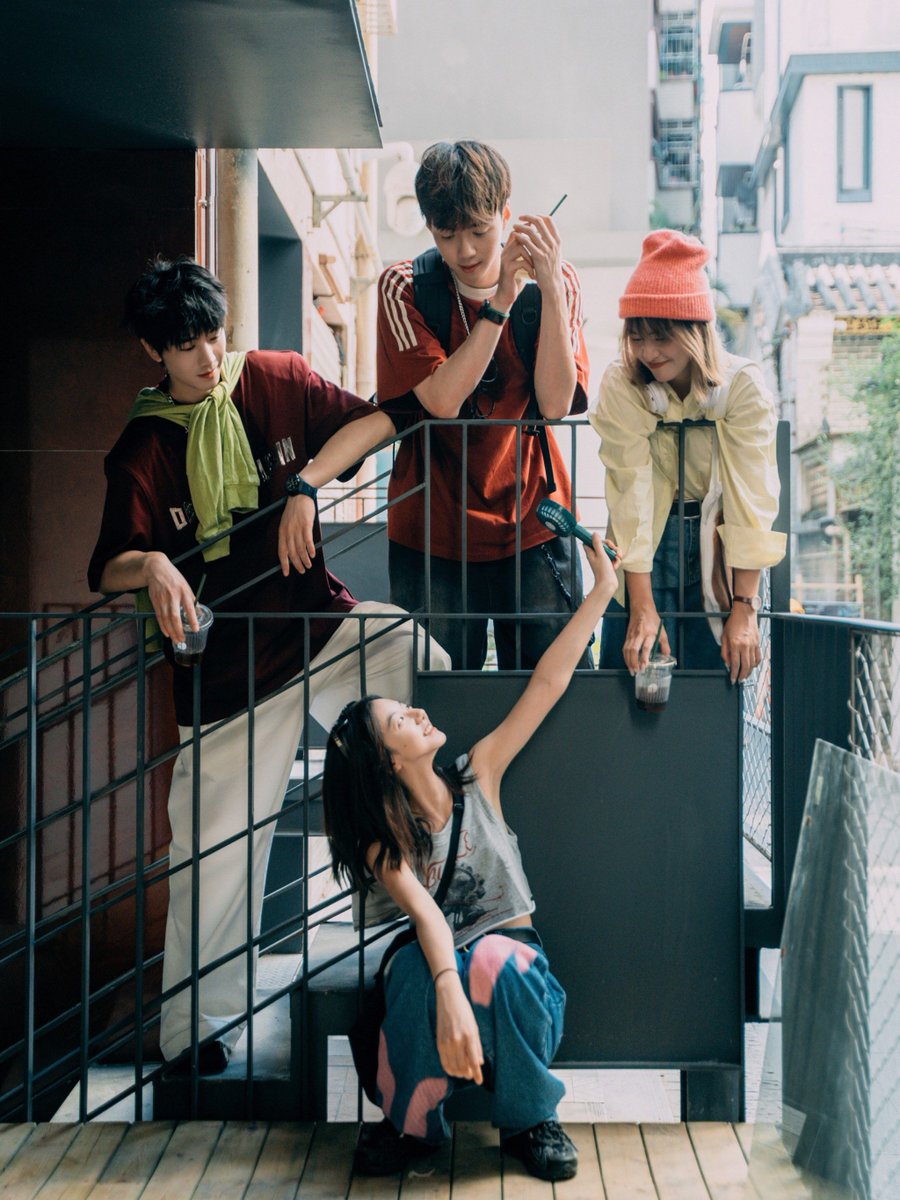 ShadowSlopuvmc's tweet photo. [This group’s vibe gives off such a cool, unhurried charm—total vibe check pass!]， https://t.co/DhVYnqVwiQ