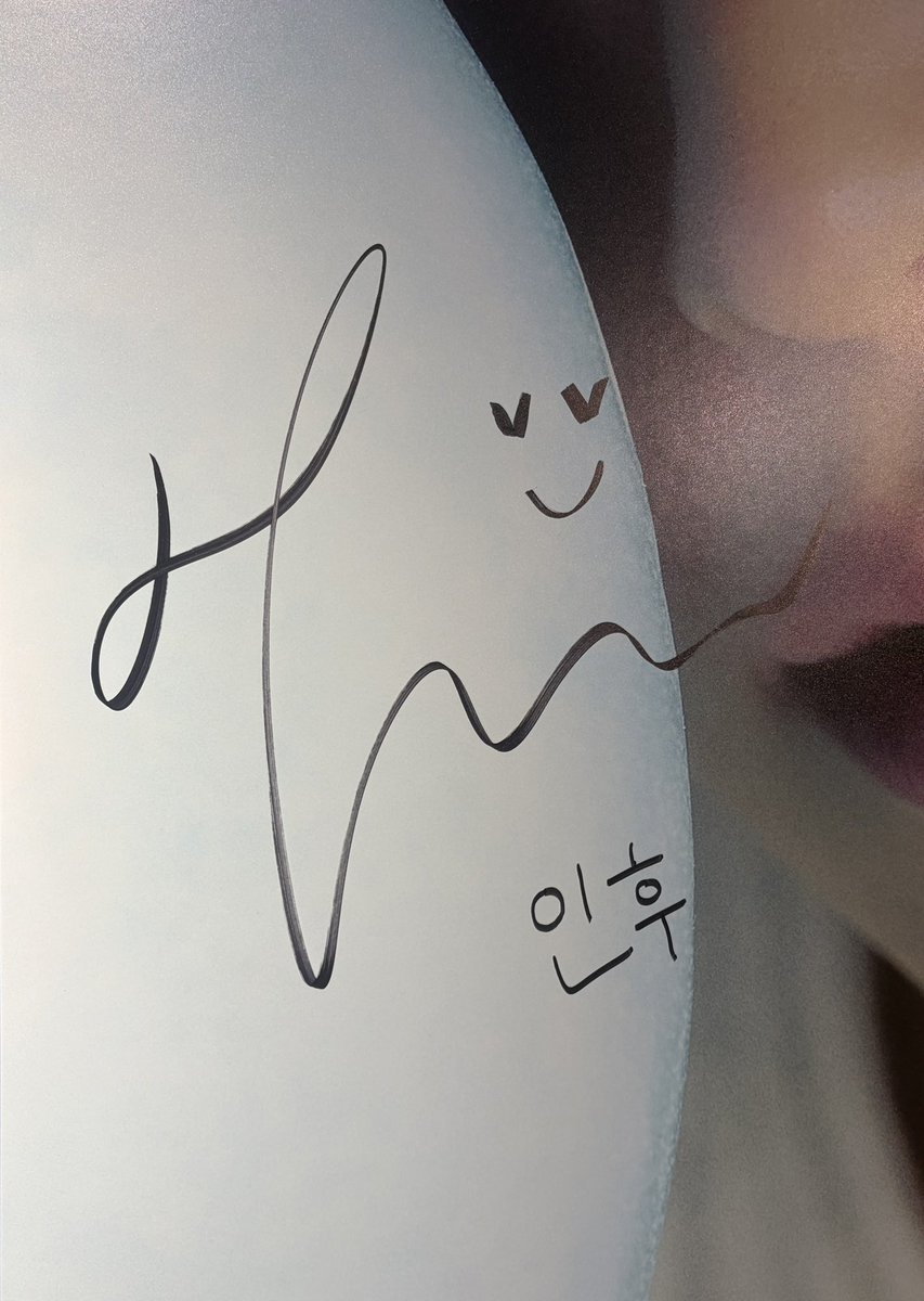 hkr367_'s tweet photo. タワレコ行ってきた❤️
サイン見るとちゅねが日本に来たという実感がじわじわ....💭 https://t.co/5jBeljGUy0