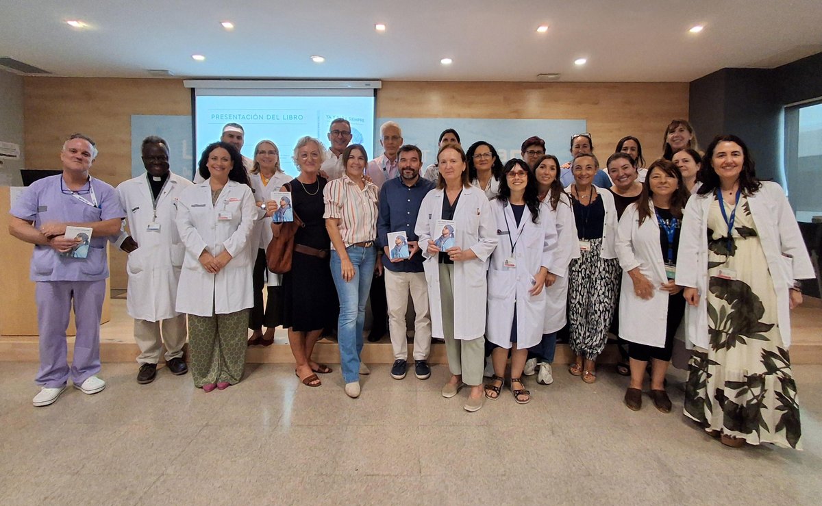 HospitalLaFe's tweet photo. El @HospitalLaFe ha acogido la presentación del libro Ya y para siempre. Memoria viva de Jorge Ribera Sempere.
La familia ha donado ejemplares a la Biblioteca y al S. de Hematología en agradecimiento a la atención recibida durante la enfermedad del joven
https://t.co/ouIf76yhAL https://t.co/RzlJAdtVAb