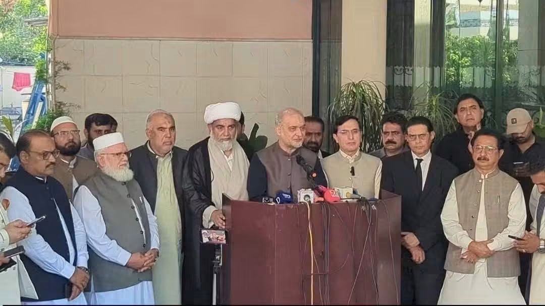 m_maaz98's tweet photo. وَتُعِزُّ مَن تَشَاءُ وَتُذِلُّ مَن تَشَاءُ

کل تک مذاق اڑاتے تھے، آج ملاقات کو آئے ہیں۔۔۔ لگتا ہے جماعت اسلامی کی اہمیت سمجھ آ گئی! 😉 https://t.co/uipeDZiVuF