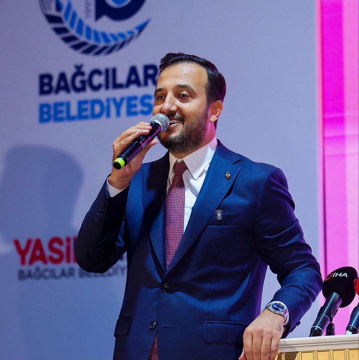 abdullahozdemir's tweet photo. Bağcılar’da bir hayalle başlayan Kitap Fuarımız; bugüne kadar 1,5 milyondan fazla kitapseveri, yüzlerce yazarı ve binlerce kitabı Bağcılar Meydanı’nda buluşturdu.

Her yıl büyüyen ve gelenekselleşen bu güzel buluşmanın 5’incisinin Bağcılar’ımıza ve İstanbul’umuza hayırlı olmasını diliyorum.

Bu kıymetli organizasyonu daha da büyüterek geleceğe taşıyan Belediye Başkanımız Sayın @yasinyildizbb ’a ve emeği geçen herkese teşekkür ediyorum.