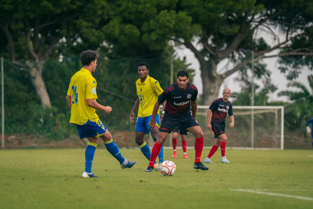 LincolnRedImps's tweet photo. Valuable minutes in the tank 💪
#LRIFC https://t.co/eCD1ILX45B